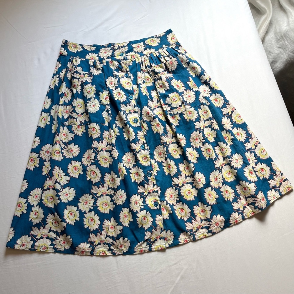 PRETTY VACANT blue white daisy floral print button up midi skirt